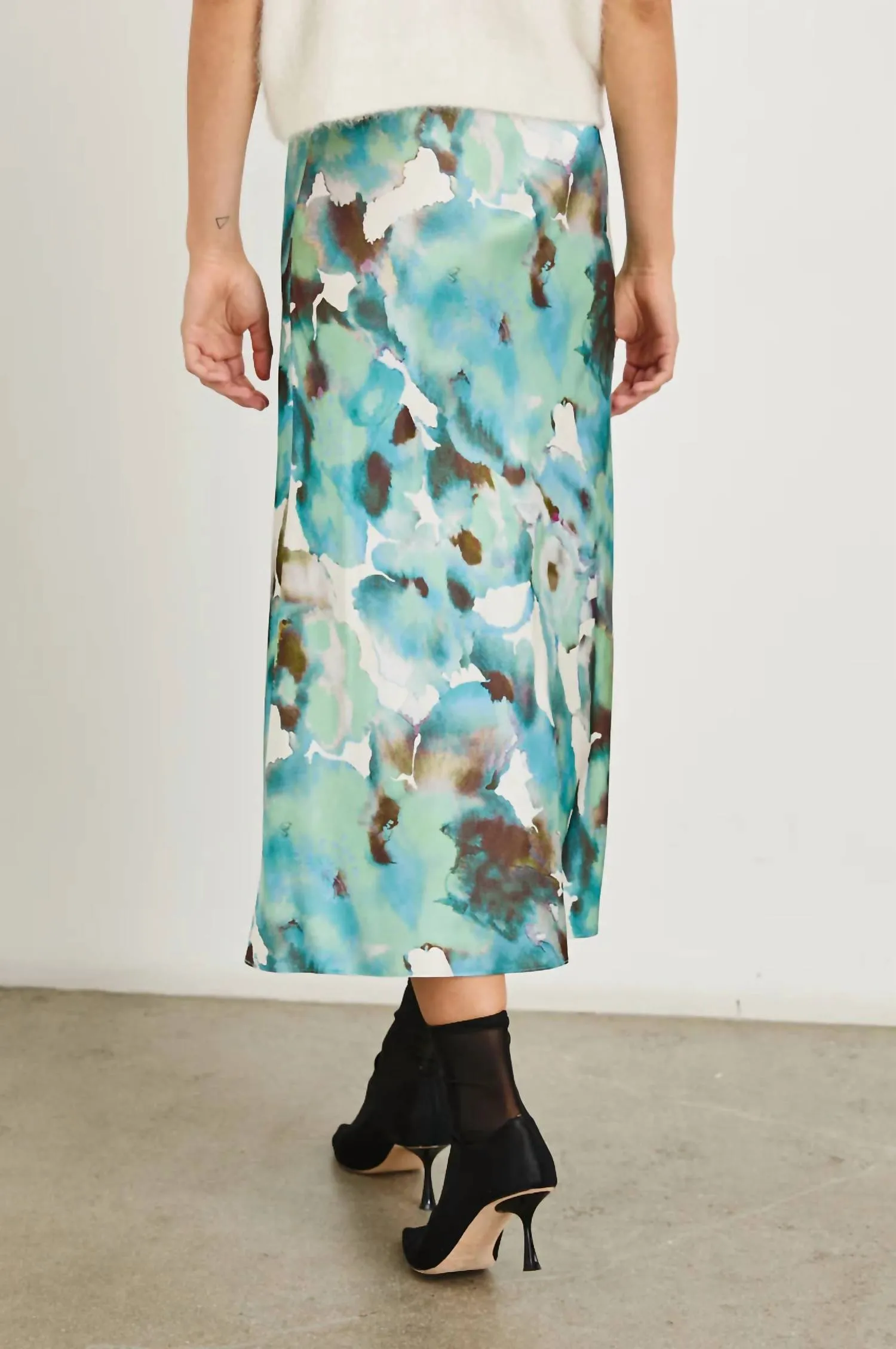 Anya High-Waisted Midi Skirt In Blue