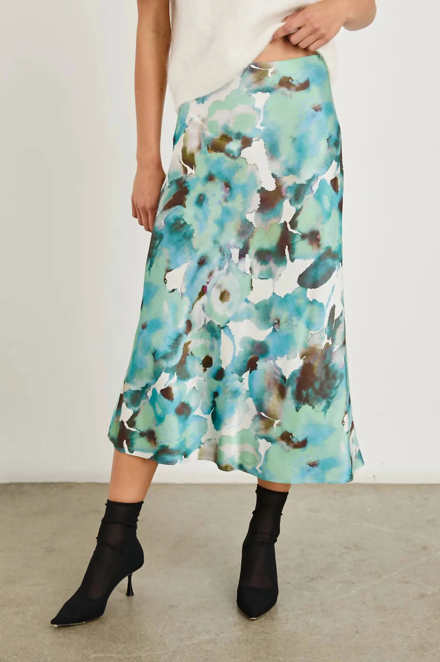 Anya High-Waisted Midi Skirt In Blue