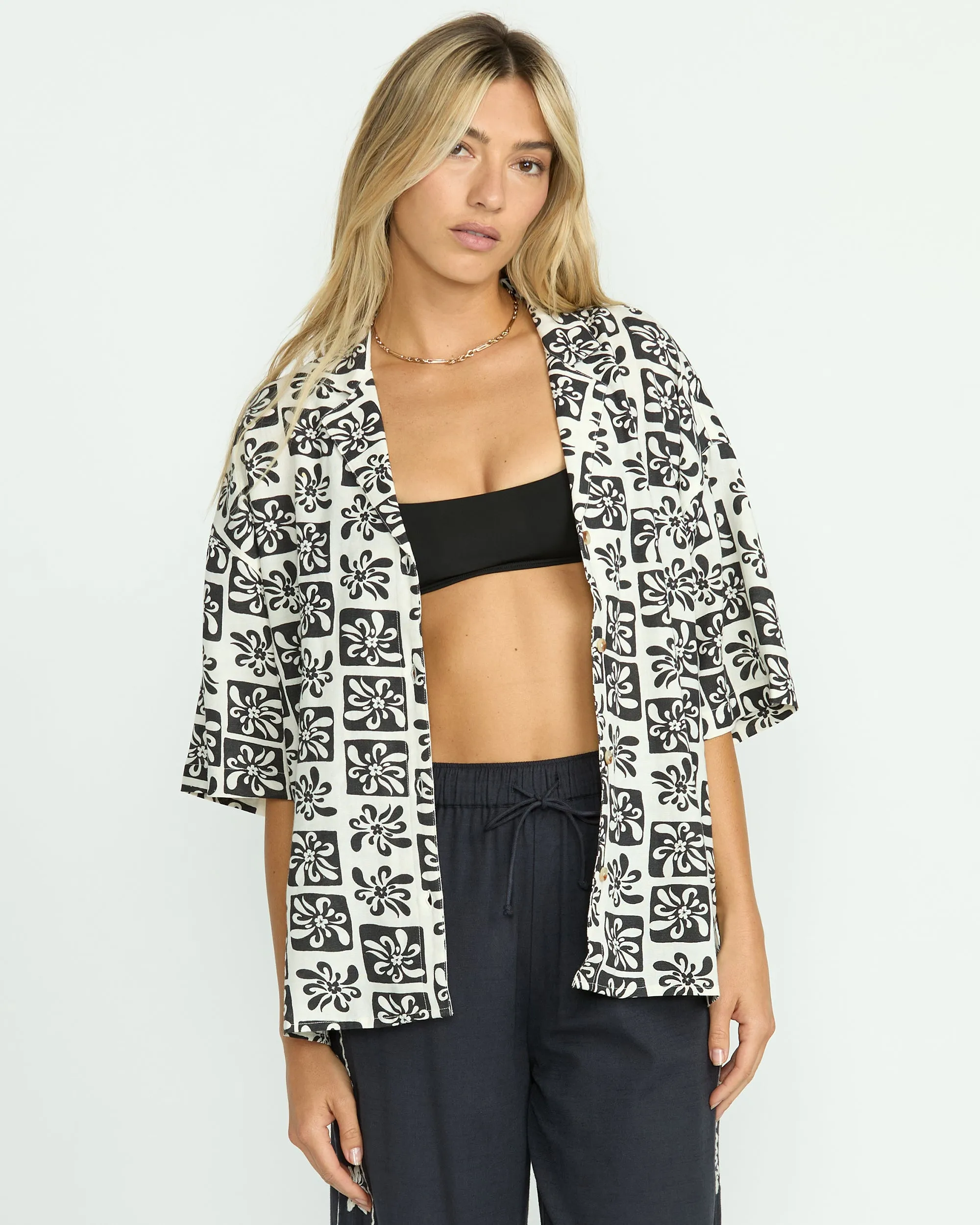 Beach Side Printed Short Sleeve Shirt - Black Sands Billabong