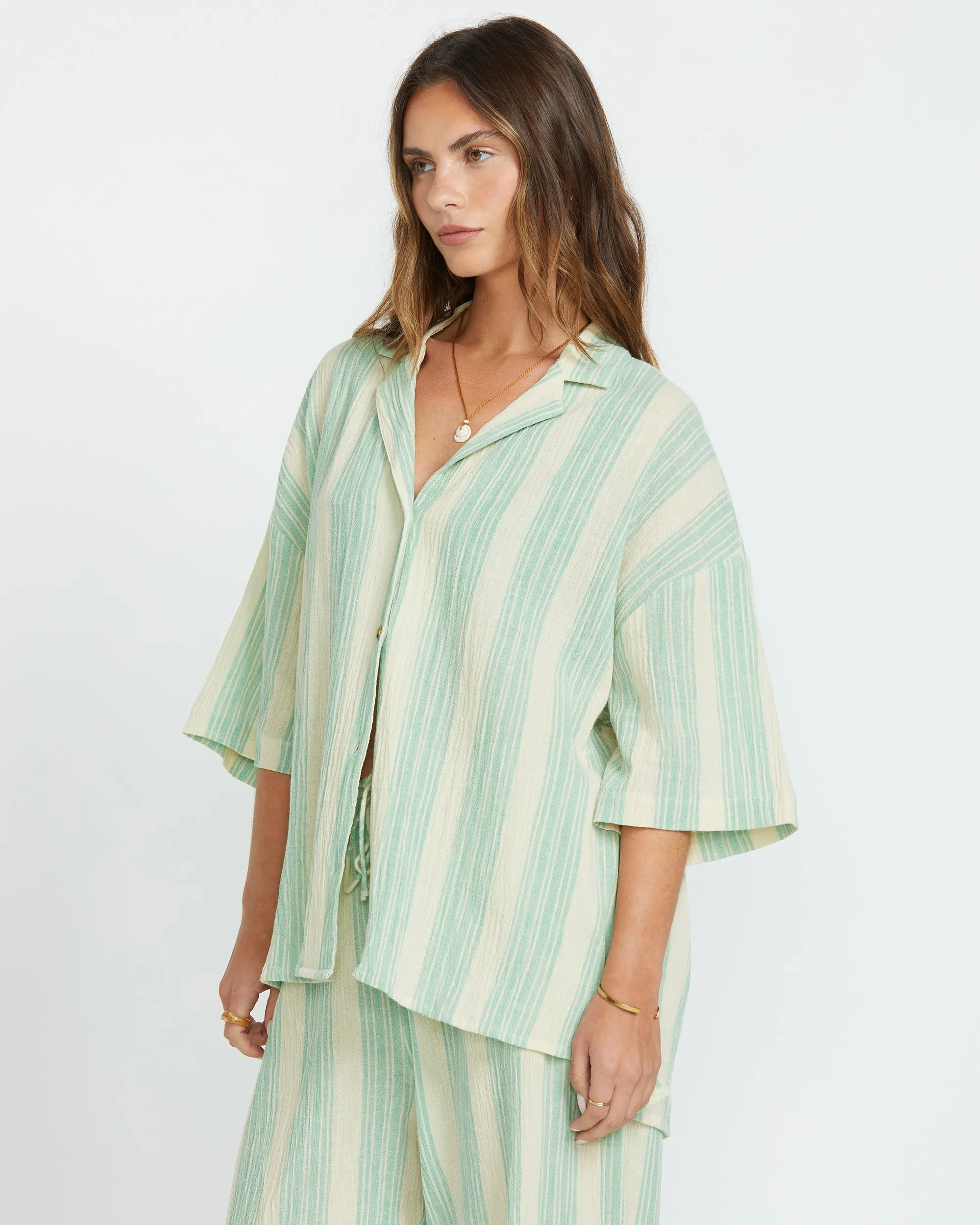 Beach Side Short Sleeve Shirt - Island Green Billabong