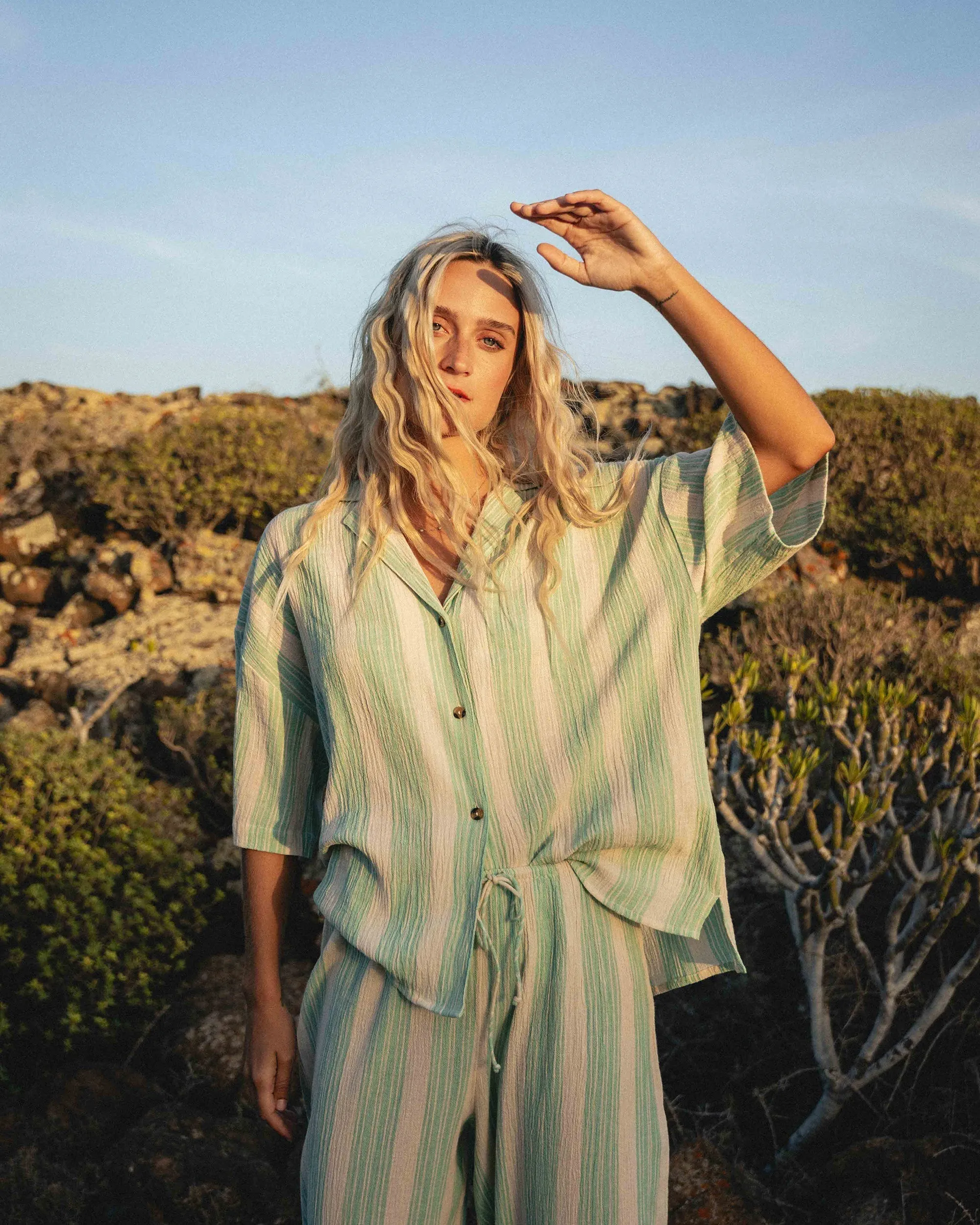Beach Side Short Sleeve Shirt - Island Green Billabong