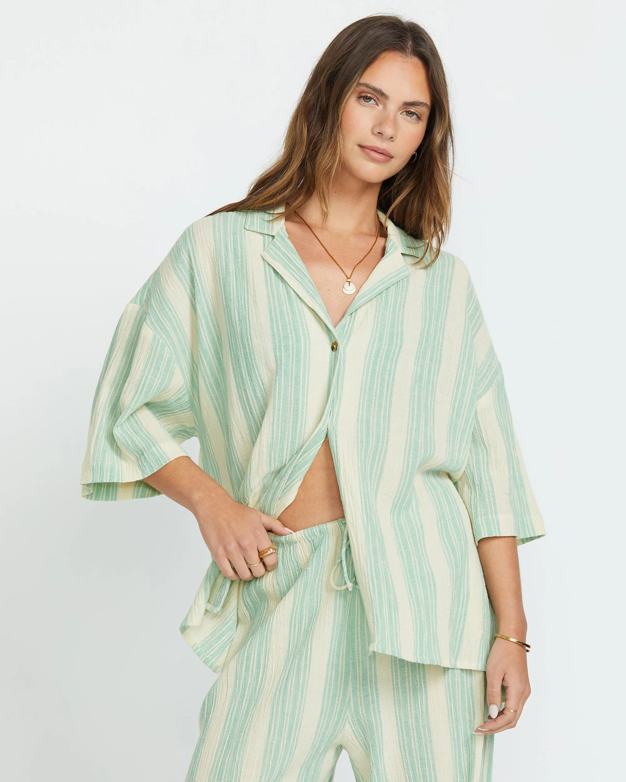 Beach Side Short Sleeve Shirt - Island Green Billabong