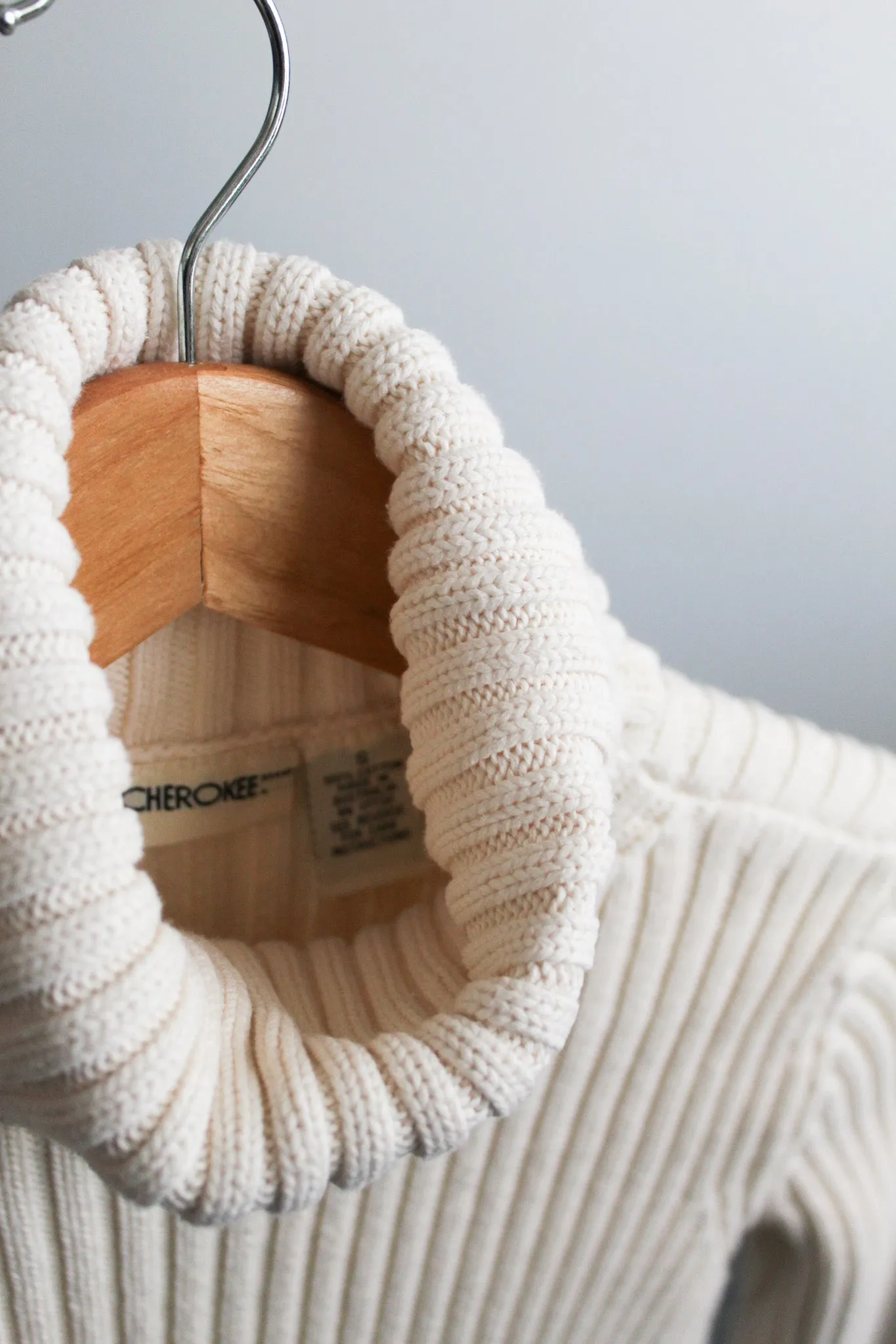 eggshell turtleneck 1919 Vintage