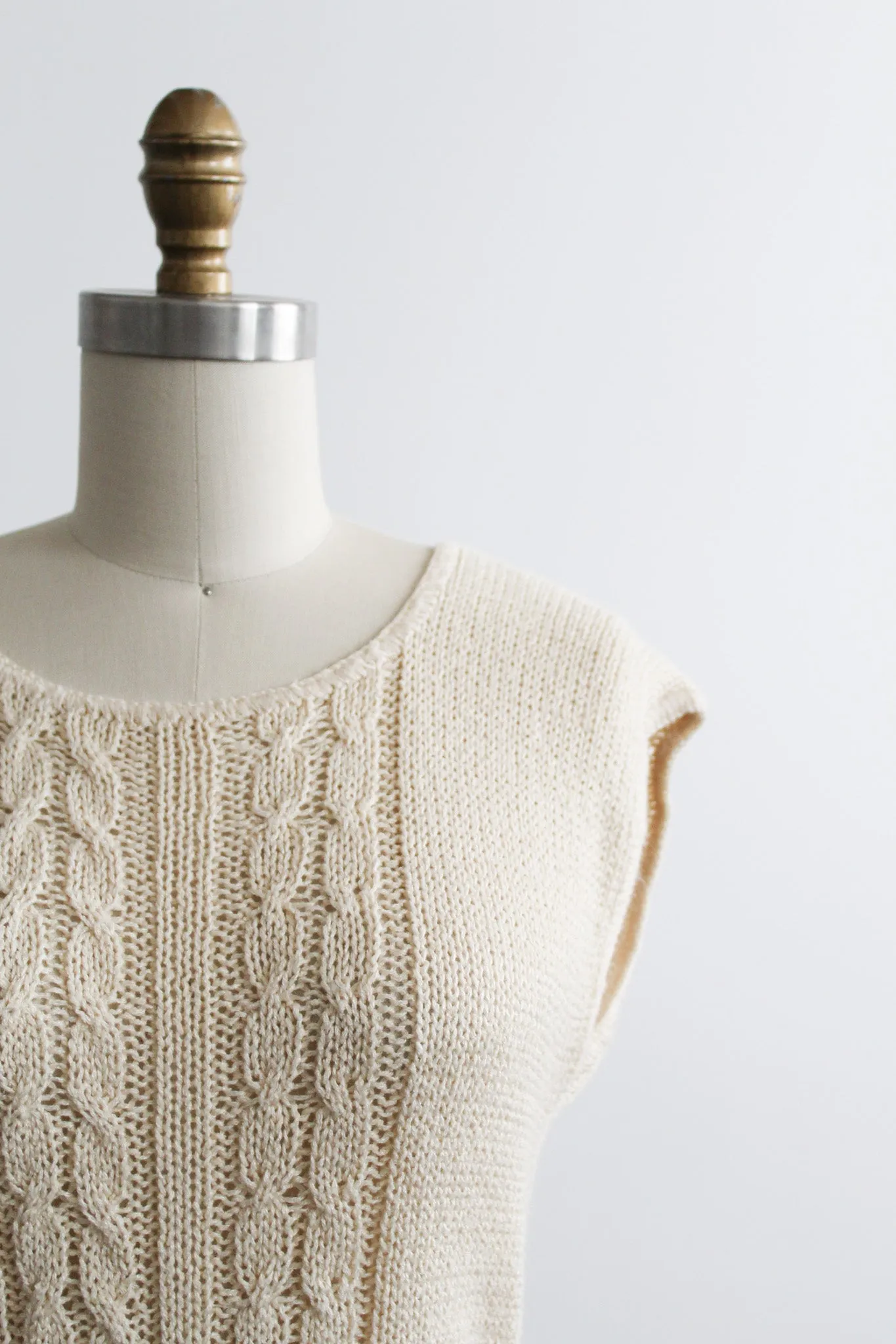 gardenia cable knit sweater vest 1919 Vintage