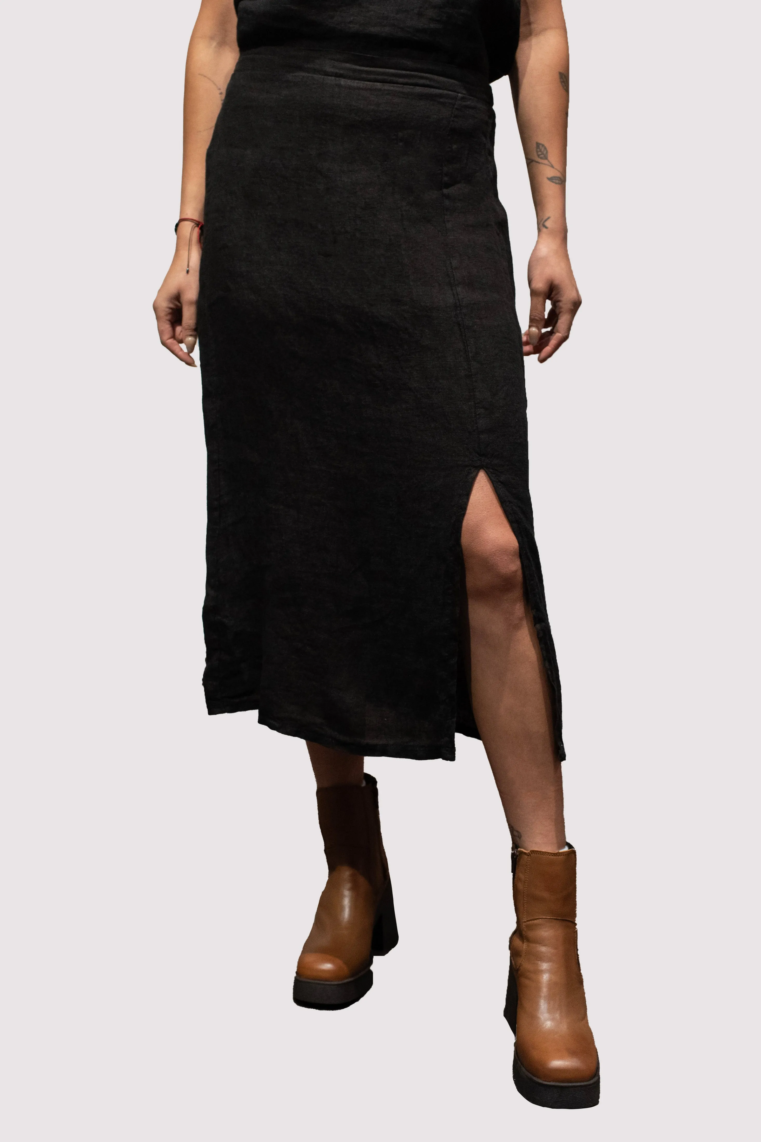 LINEN SKIRT WITH FRONT SLIT