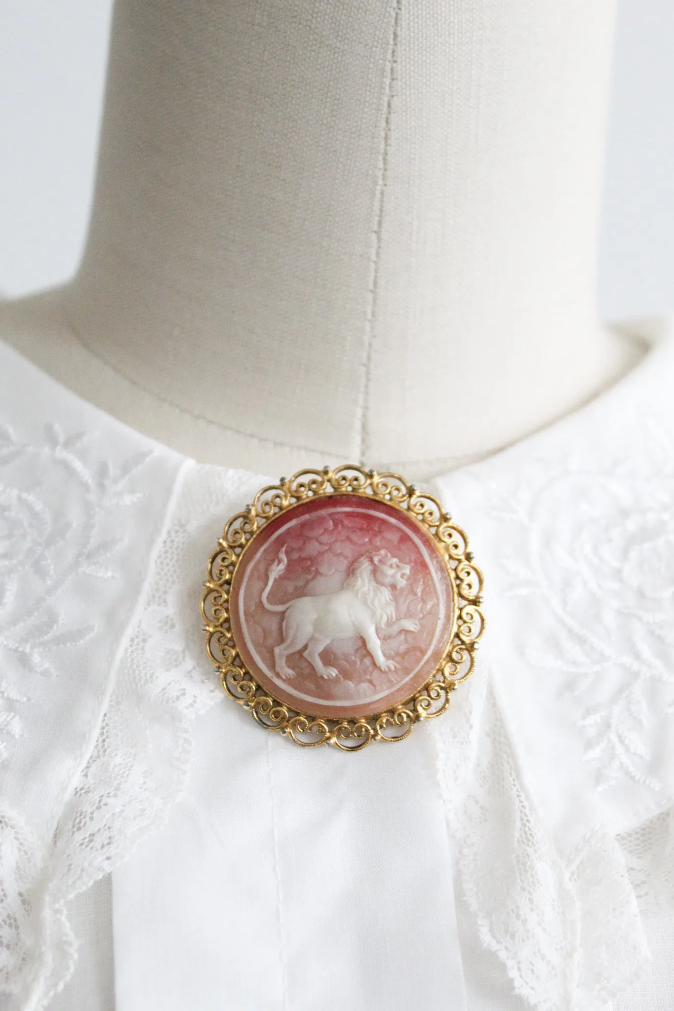 regulus cameo brooch 1919 Vintage