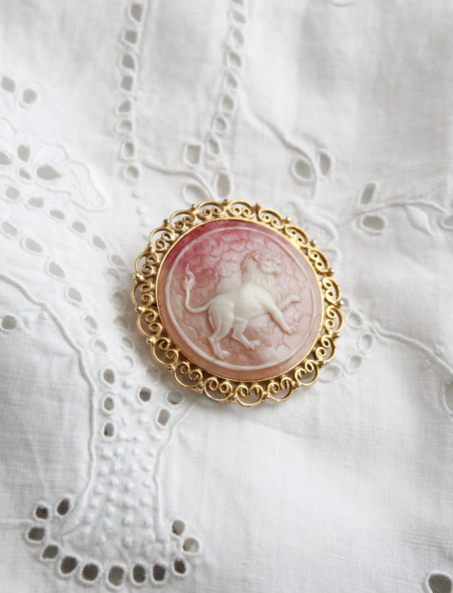 regulus cameo brooch 1919 Vintage