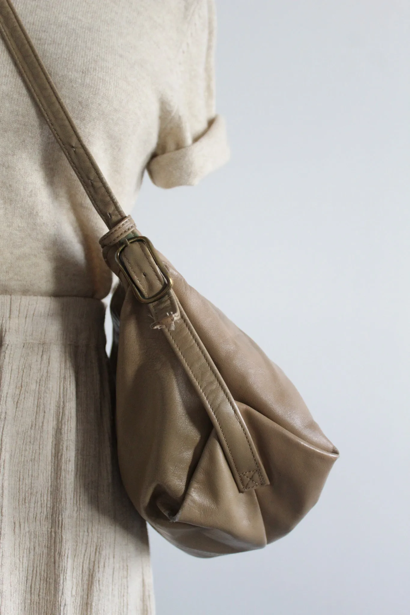 sandstone leather shoulder bag 1919 Vintage