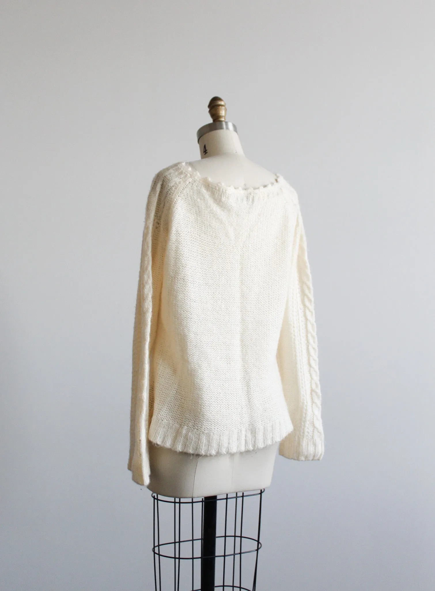 soft eggshell sweater 1919 Vintage