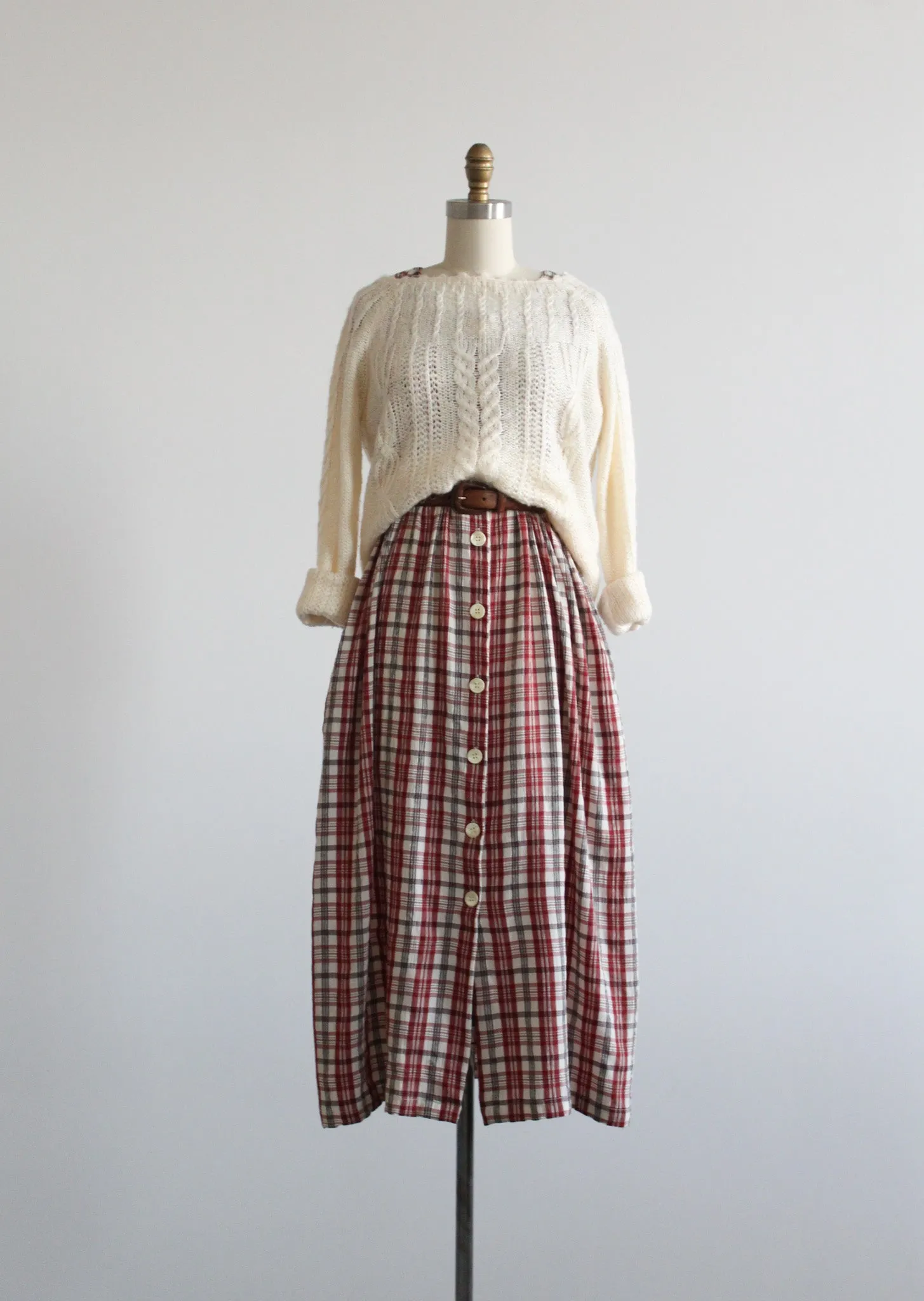 soft eggshell sweater 1919 Vintage