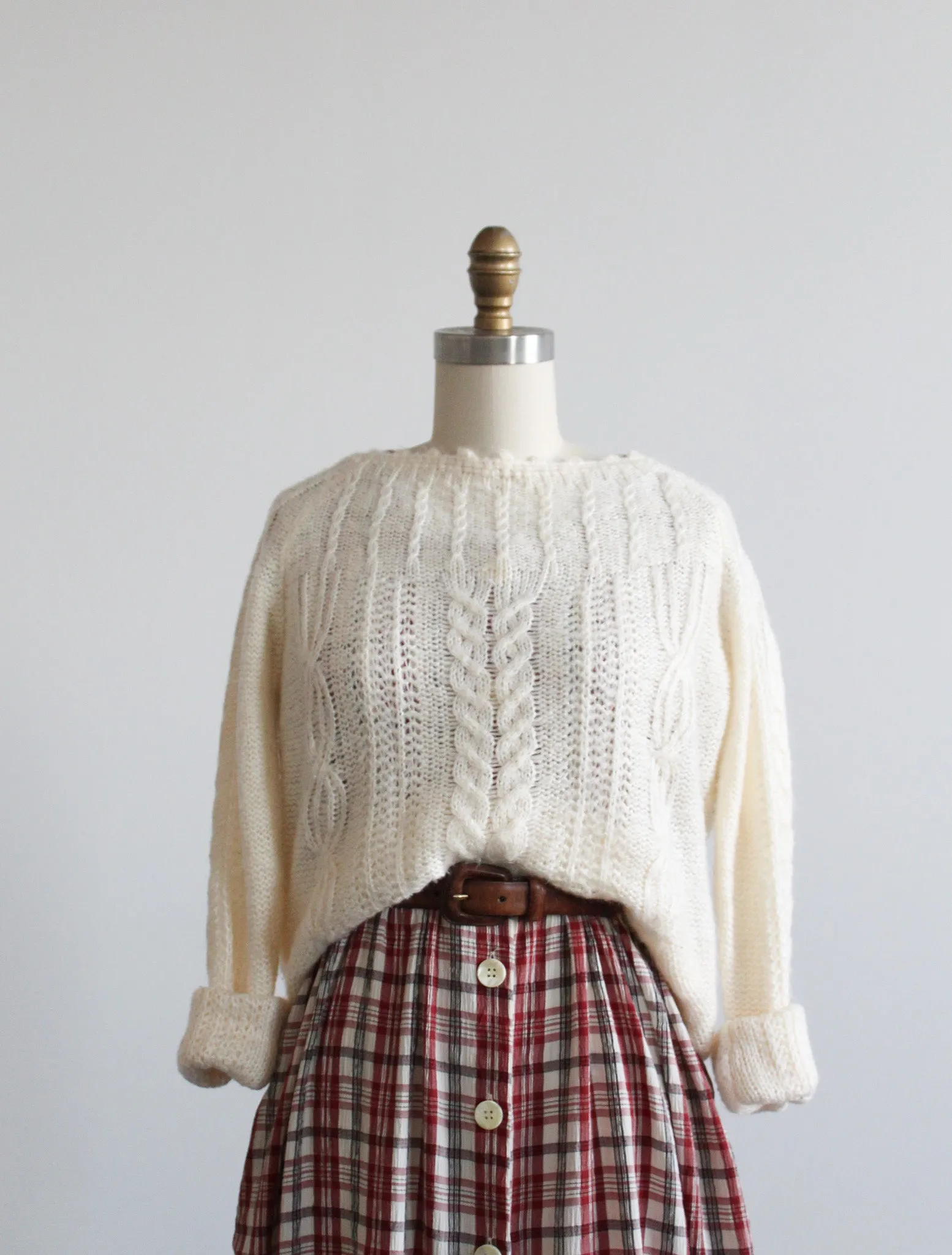 soft eggshell sweater 1919 Vintage