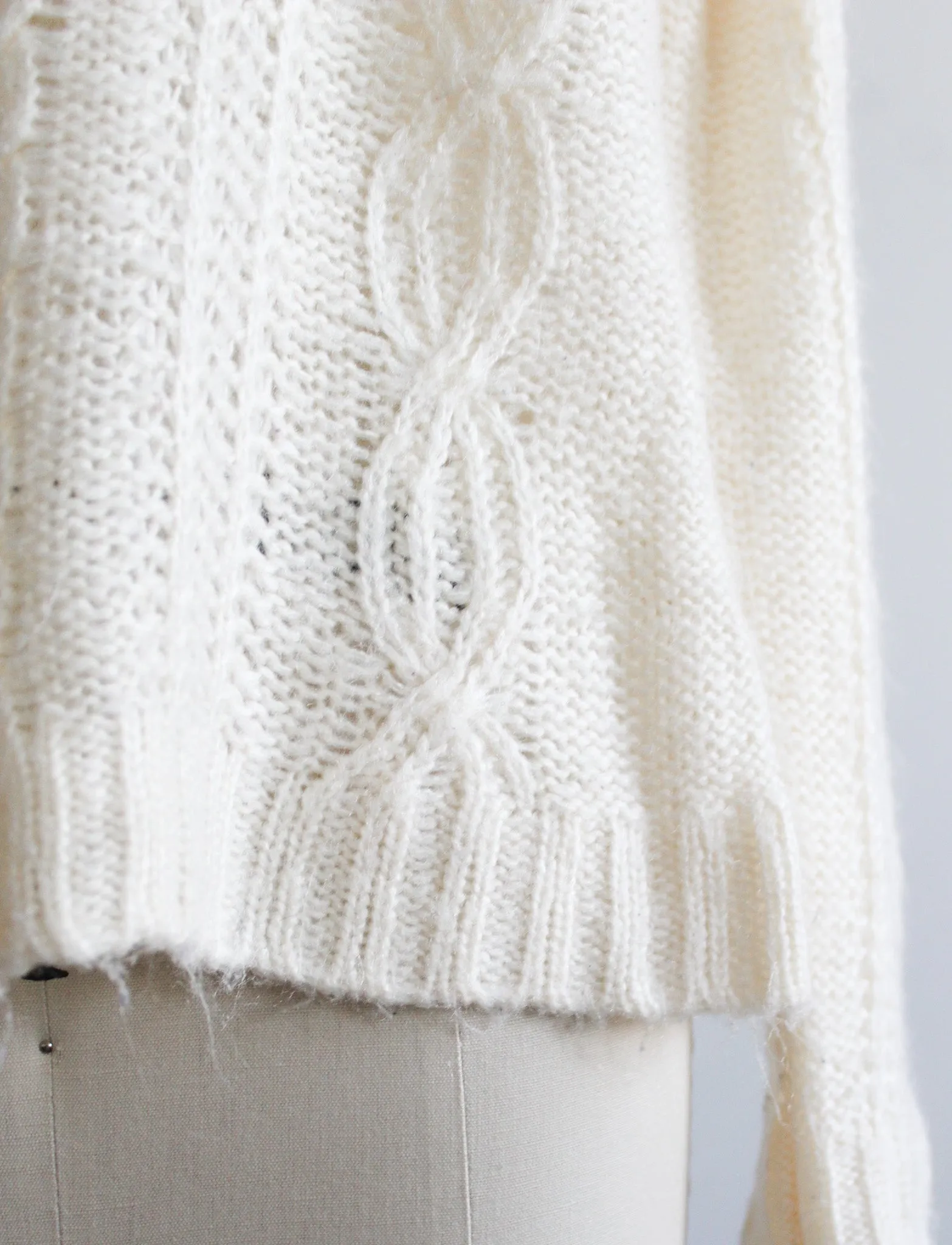 soft eggshell sweater 1919 Vintage