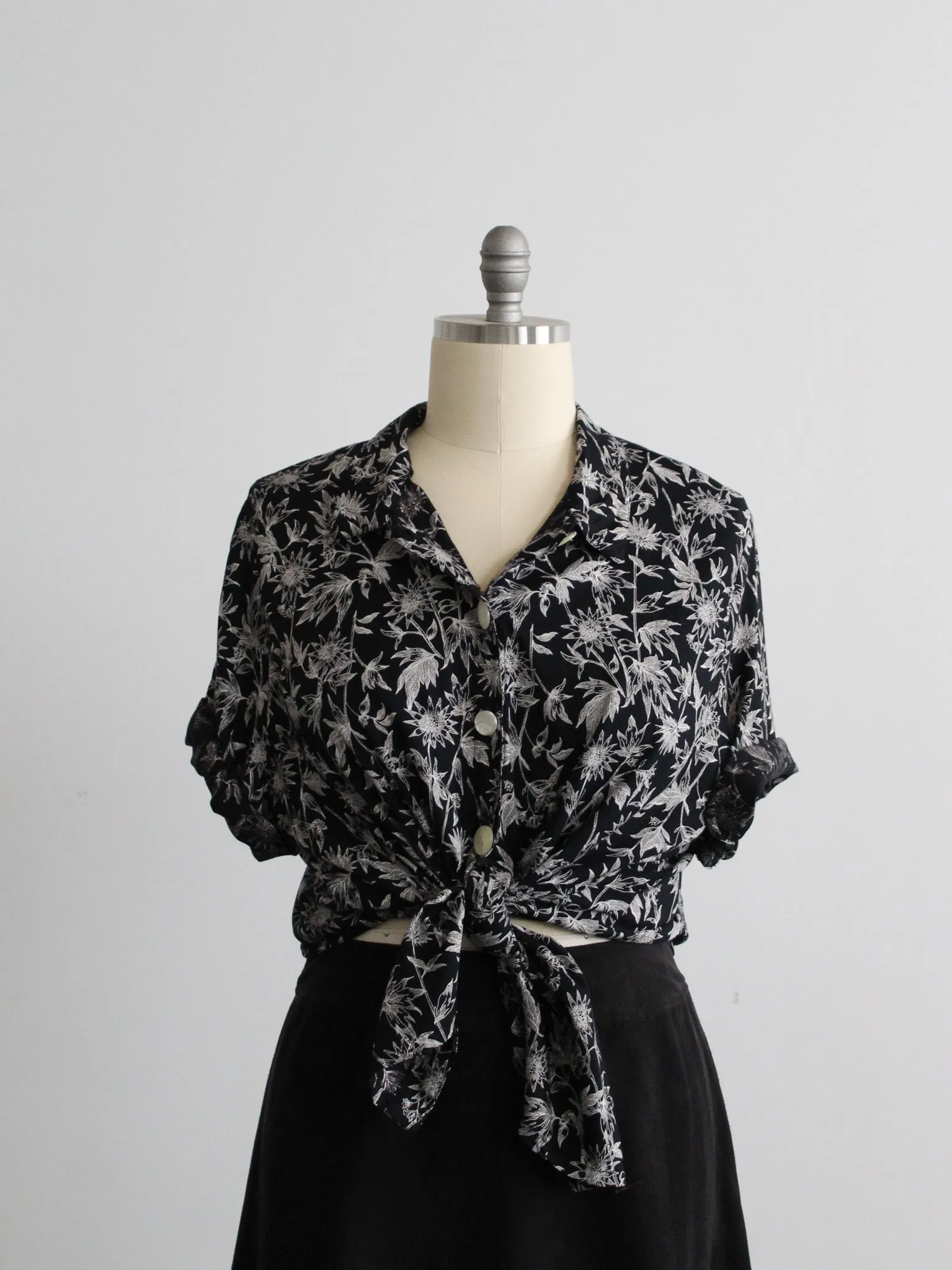 thistlemoon button up 1919 Vintage