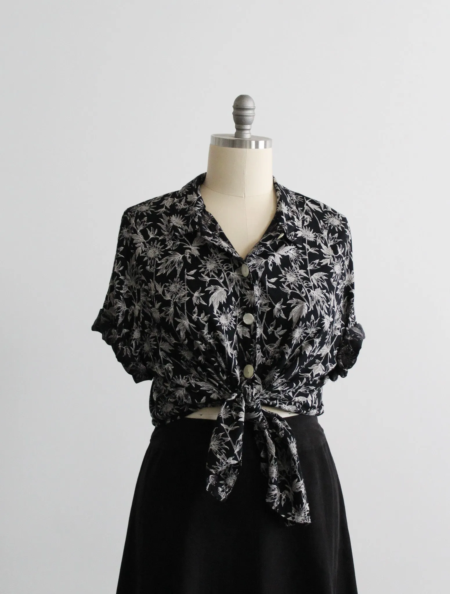 thistlemoon button up 1919 Vintage