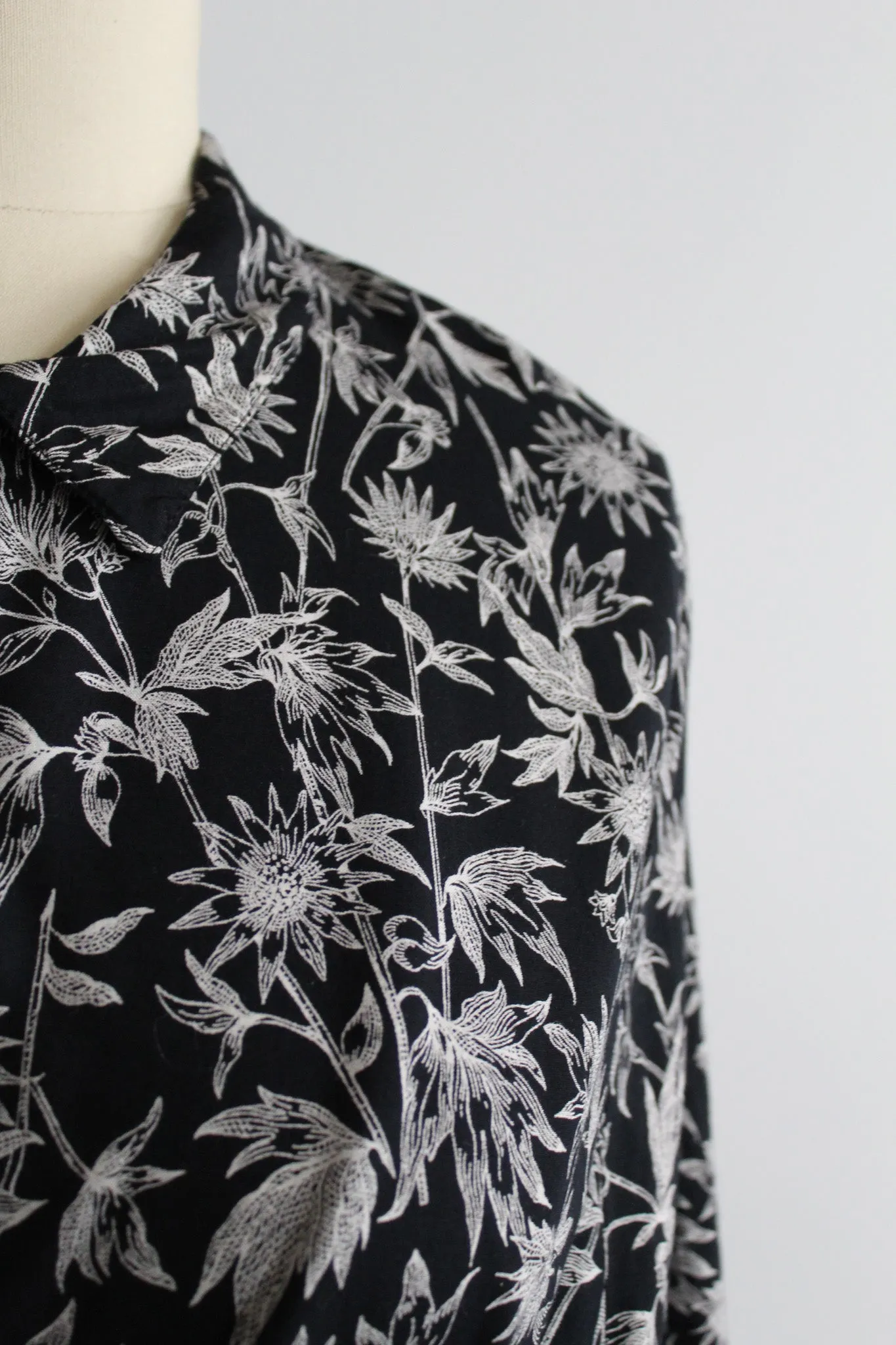 thistlemoon button up 1919 Vintage