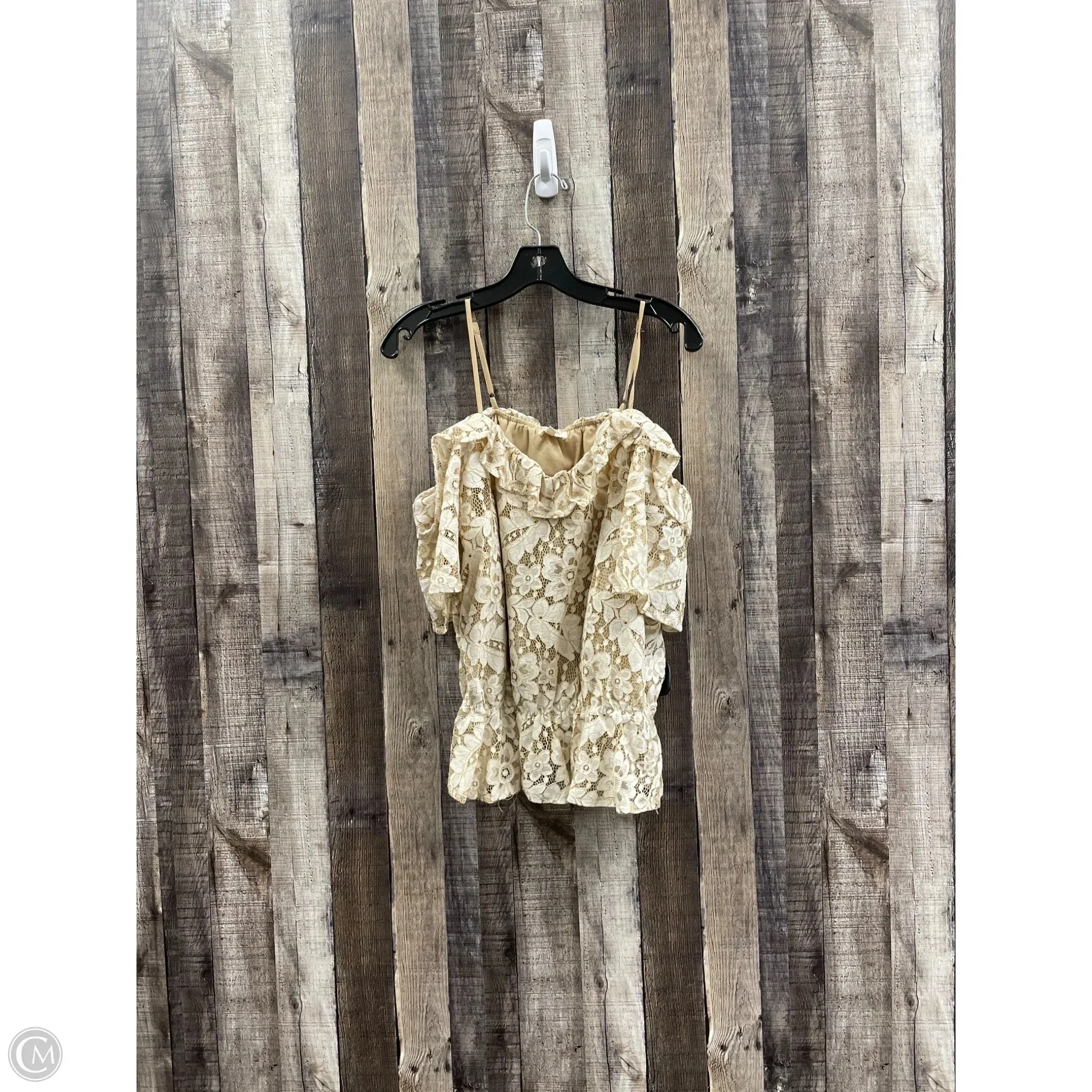 Top Short Sleeve By Cme In Tan, Size: L
