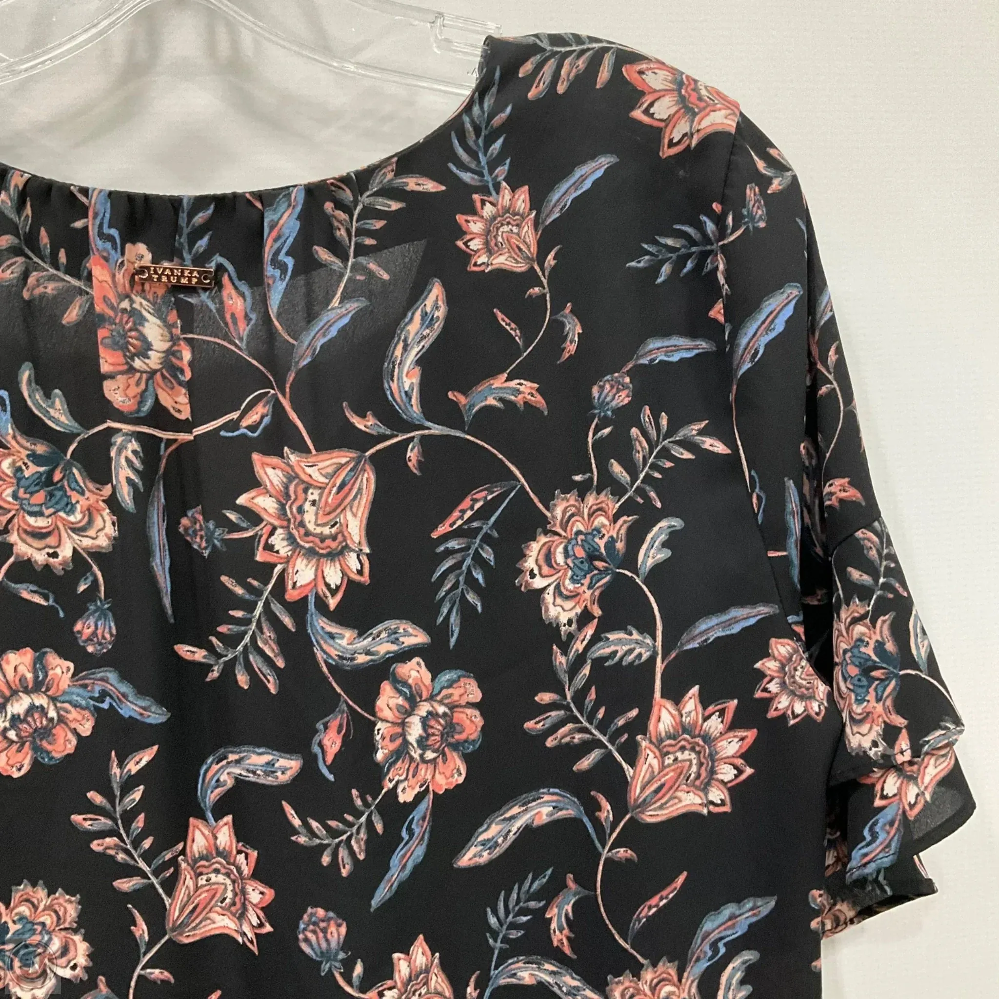 Top Short Sleeve By Ivanka Trump In Floral Print, Size: S
