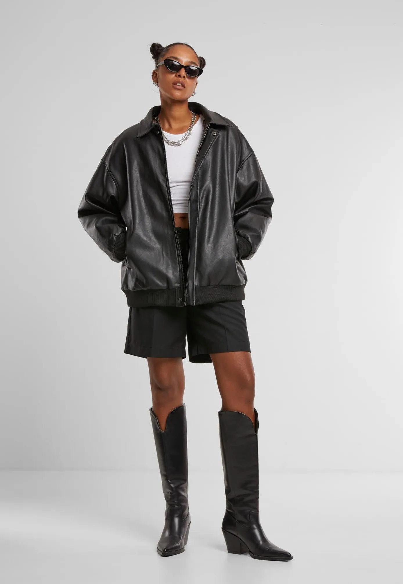 Urban Classics - Ladies Pleated Bermuda Black - Shorts